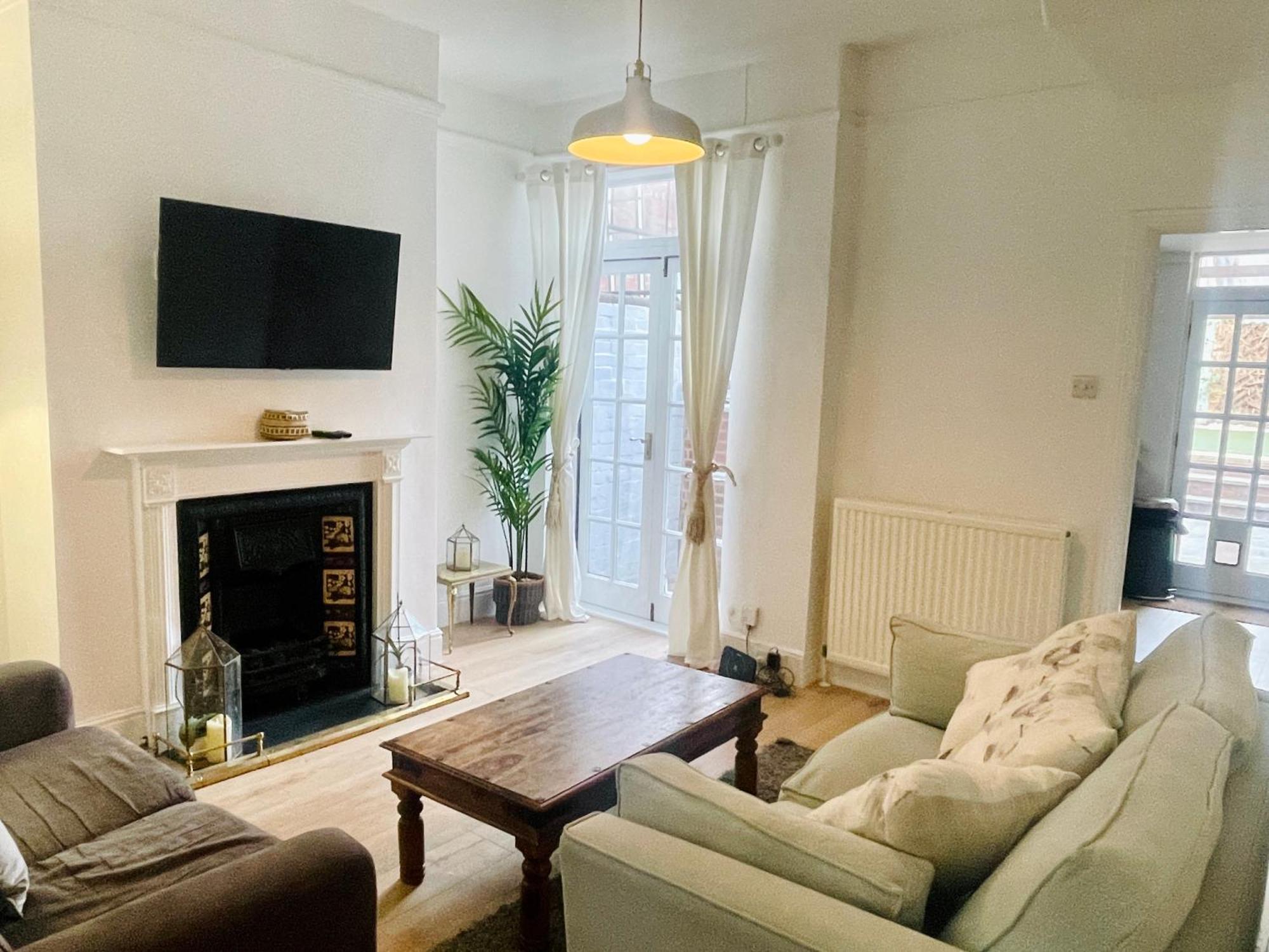 Newly Refurbished City Centre House With Parking Exeter Exteriér fotografie