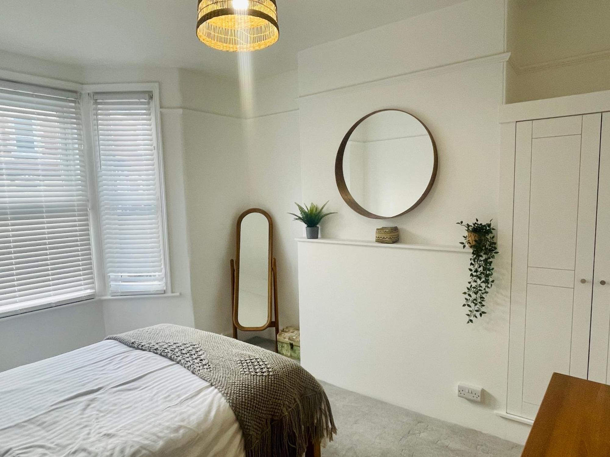 Newly Refurbished City Centre House With Parking Exeter Exteriér fotografie