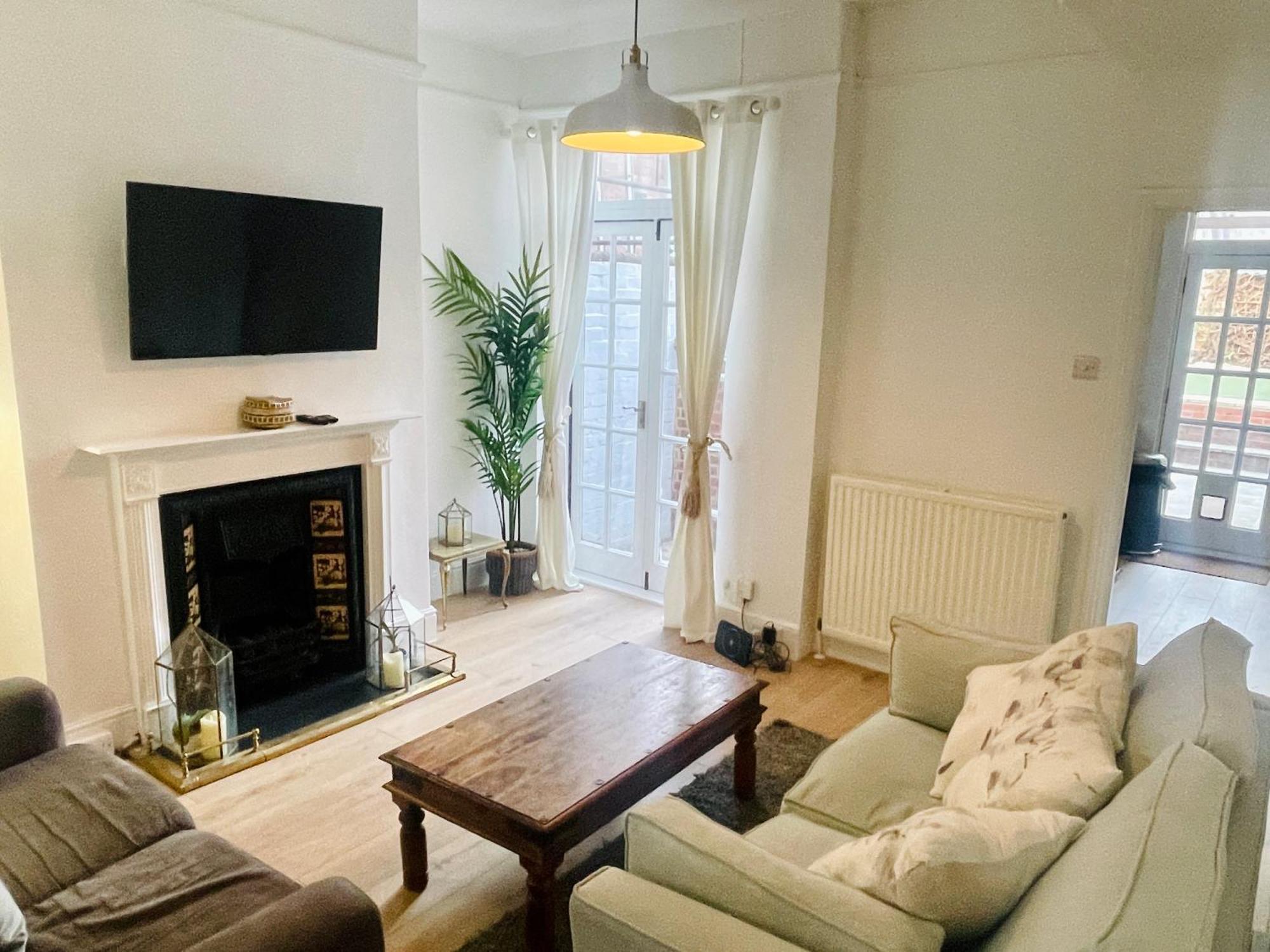 Newly Refurbished City Centre House With Parking Exeter Exteriér fotografie